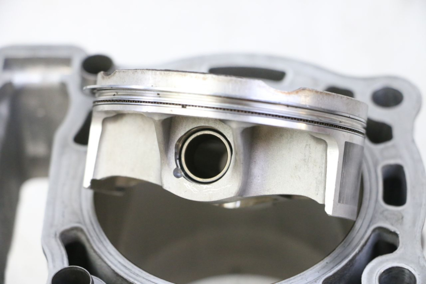 photo de CYLINDRE PISTON YAMAHA YZ-F YZF 250 (2014 - 2018) - Autre angle de vue