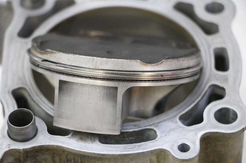 photo de CYLINDRE PISTON YAMAHA YZ-F YZF 250 (2014 - 2018) - Gros plan technique