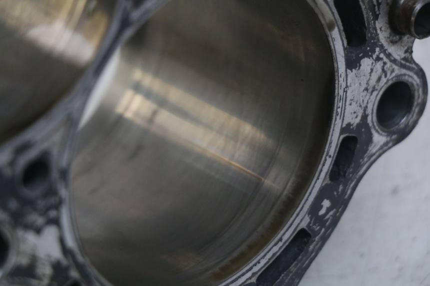 photo de CYLINDRE PISTON YAMAHA YZF R1 1000 (2007 - 2008) - Zoom état d’usage