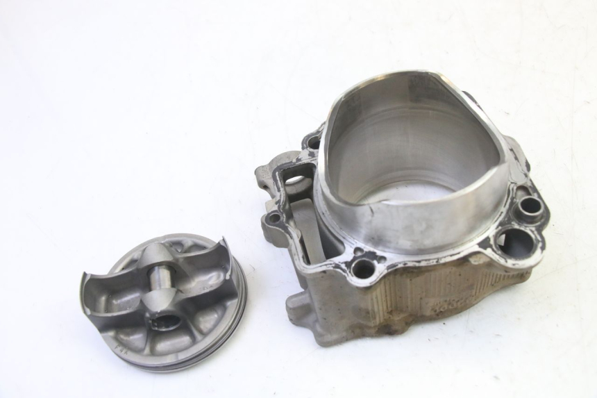 photo de CYLINDRE PISTON YAMAHA YZF YZ-F 450 (2014 - 2016) - Gros plan technique