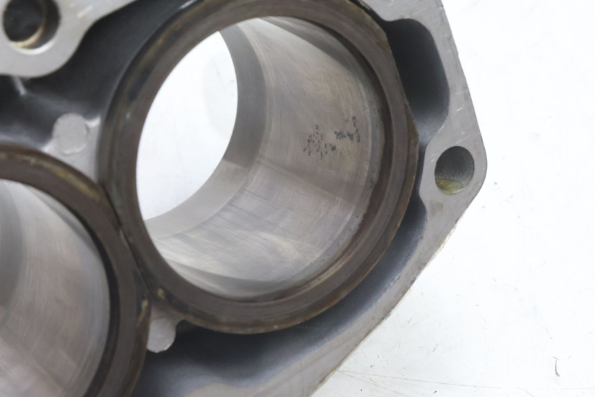photo de CYLINDRE PISTON KAWASAKI ZZR 600 (1995 - 2004) - Autre angle de vue