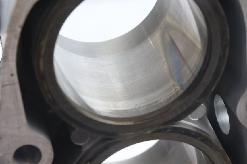photo de CYLINDRE PISTON KAWASAKI ZZR 600 (1995 - 2004) - Focus structure