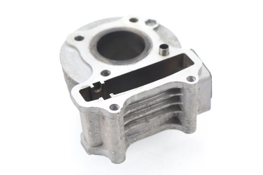 photo de CYLINDRE BAOTIAN TRAVEL SPIRIT 50 (2010 - 2012) - État de surface