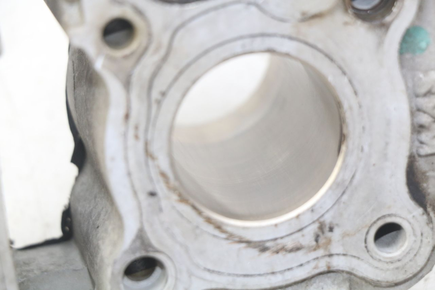 photo de CYLINDRE PEUGEOT VIVACITY NEW 4T 50 (2008 - 2017) - Zoom état d’usage