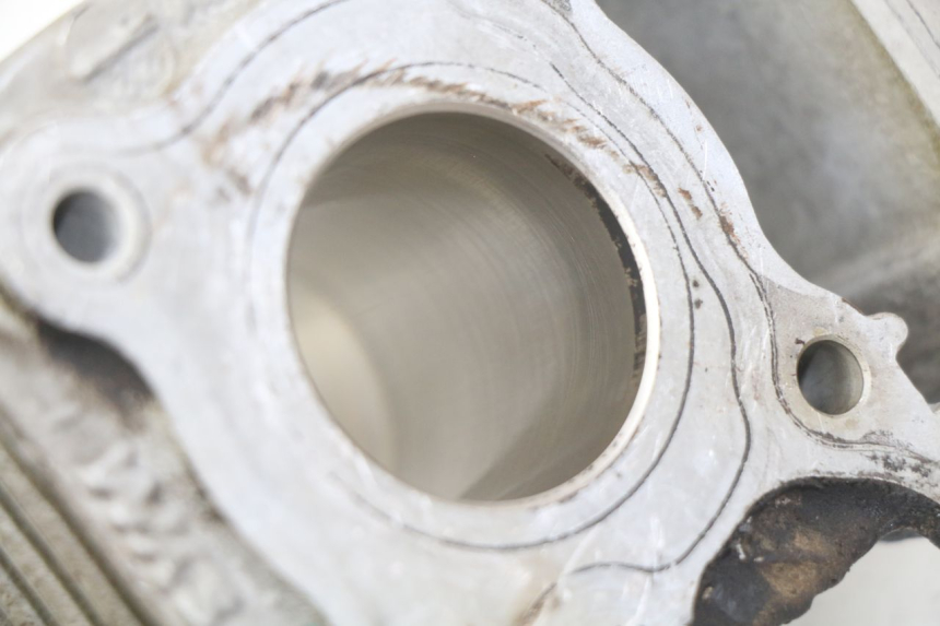 photo de CYLINDRE PEUGEOT VIVACITY NEW 4T 50 (2008 - 2017) - Gros plan technique