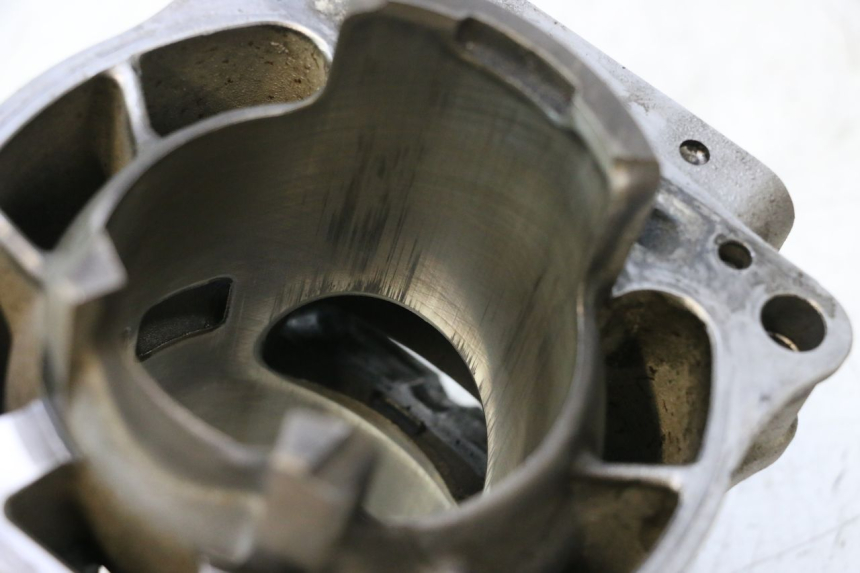 photo de CYLINDRE YAMAHA WAVE RUNNER GP R 1200 (2000 - 2003) - Détail de la pièce