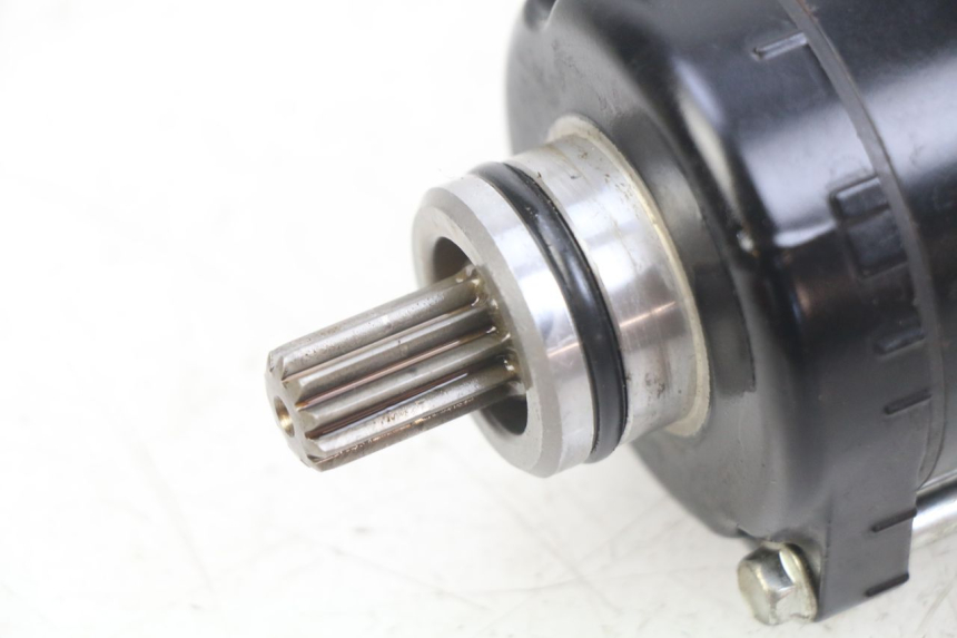 photo de DEMARREUR HONDA CB R 1000 (2018 - 2023) - Gros plan technique