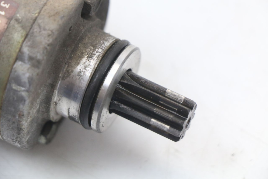 photo de DEMARREUR SUZUKI GZ MARAUDER 125 (1998 - 2004) - Détail de la pièce