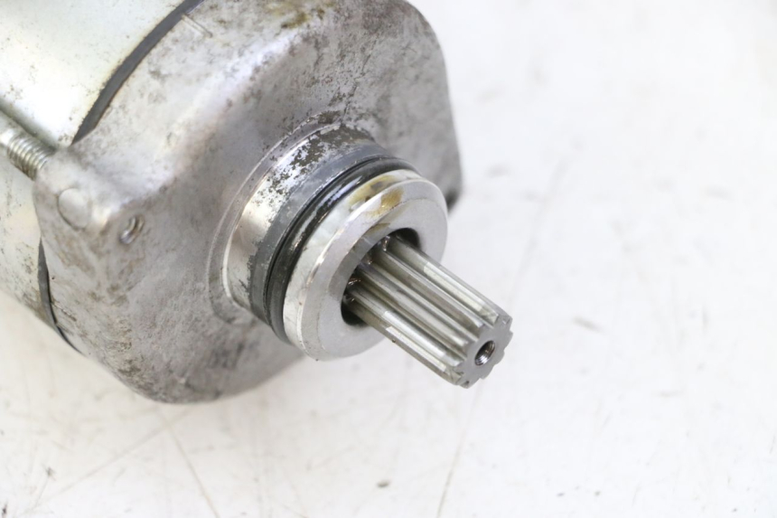 photo de DEMARREUR HONDA NTV DEAUVILLE 650 (2001 - 2006) - Gros plan technique