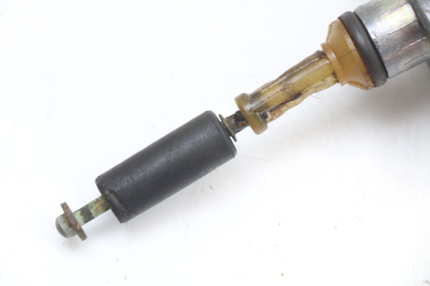 photo de DEPRESSION RESERVOIR PEUGEOT LUDIX 50 (2005 - 2007) - Gros plan technique