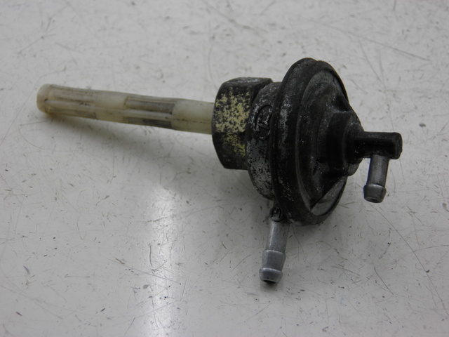 photo de Dépression du réservoir PEUGEOT TWEET 125 (2010 - 2017) - Vue principale