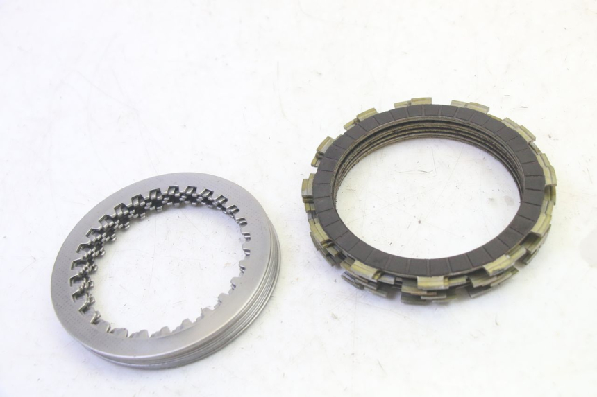 photo de DISQUE EMBRAYAGE YAMAHA FZ6 N FAZER 600 (2004 - 2006) - Gros plan technique