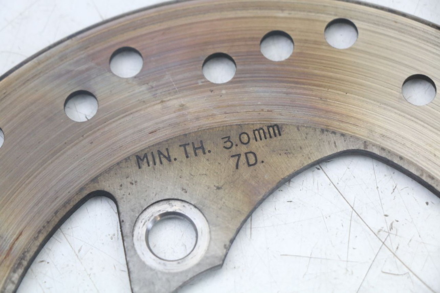 photo de DISQUE FREIN ARRIERE YAMAHA AEROX 2T 50 (2013 - 2017) - Gros plan technique