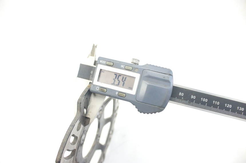 photo de DISQUE FREIN ARRIERE CCR DIRT BIKE 125 - Gros plan technique