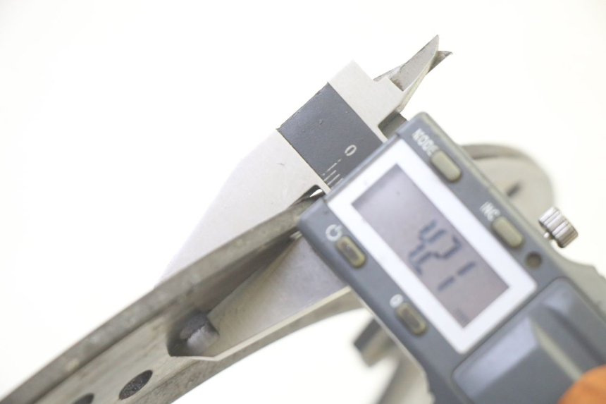 photo de DISQUE FREIN ARRIERE SUZUKI DL V STROM 1000 (2002 - 2007) - Gros plan technique