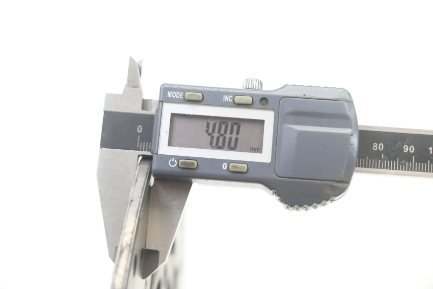 photo de DISQUE FREIN ARRIERE YAMAHA FZ6 FAZER S2 600 (2007 - 2011) - Gros plan technique