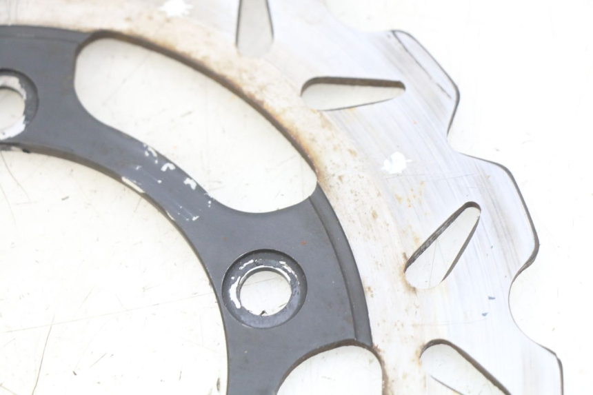 photo de DISQUE FREIN ARRIERE YAMASAKI RAPTOR 50 (2013 - 2018) - Gros plan technique