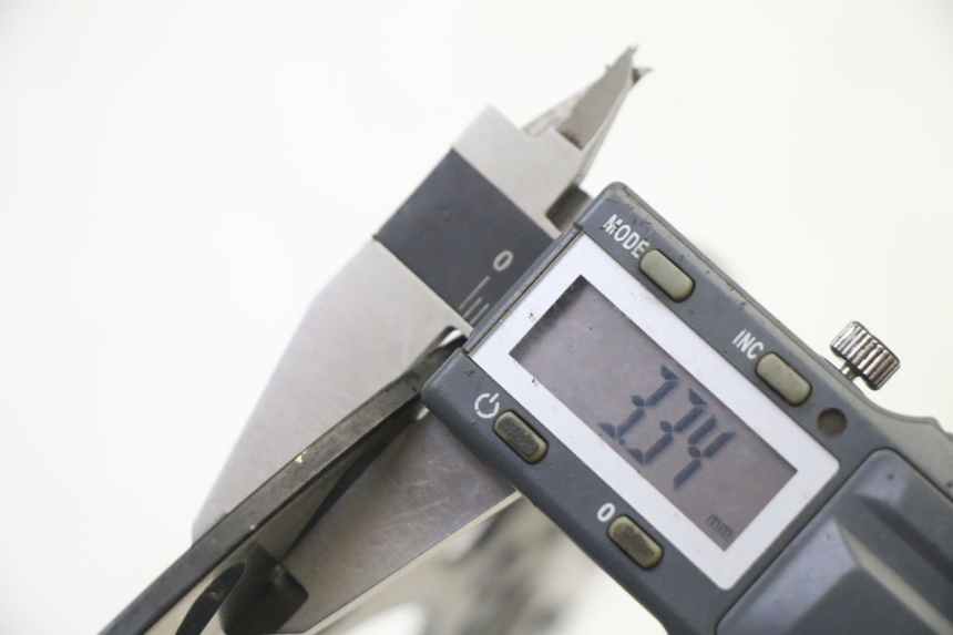 photo de DISQUE FREIN ARRIERE APOLLO RFZ 125 - Gros plan technique