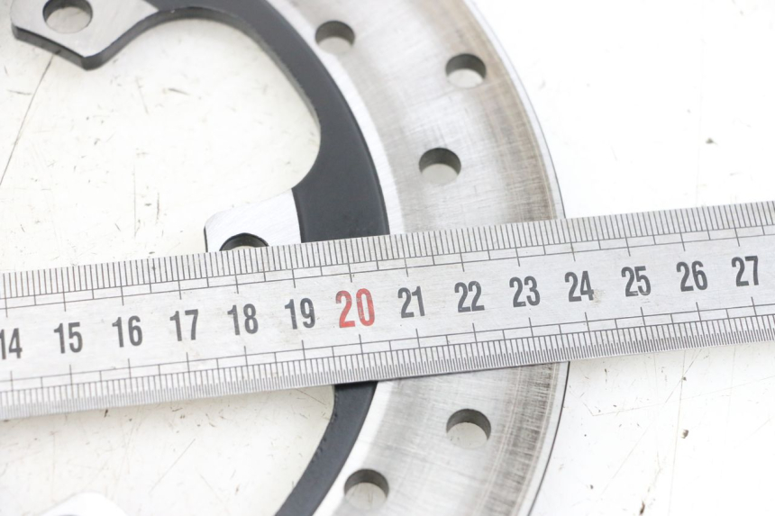 photo de DISQUE FREIN ARRIERE ROYAL ENFIELD CONTINENTAL GT 650 (2019 - 2024) - Zoom état d’usage