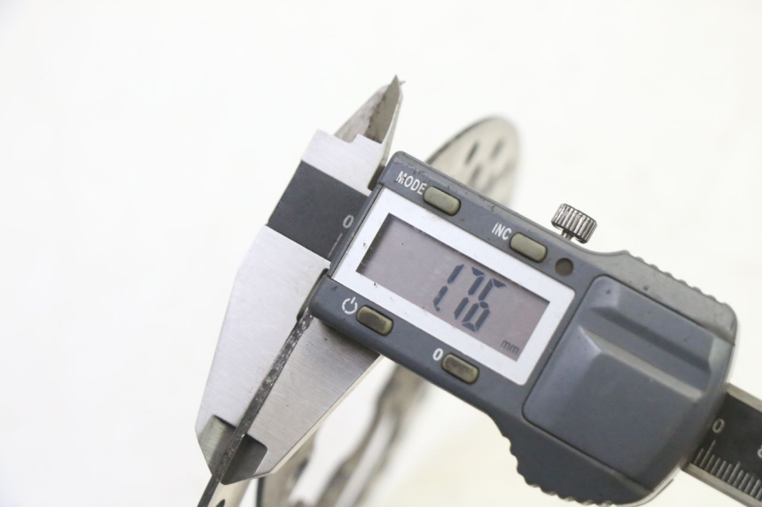 photo de DISQUE FREIN ARRIERE HERO S10 1 - Gros plan technique