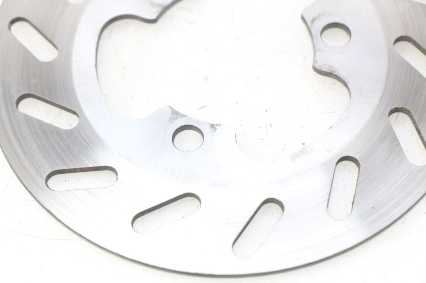 photo de DISQUE FREIN ARRIERE GILERA SMT SUPERMOTARD 50 (2009 - 2017) - Gros plan technique