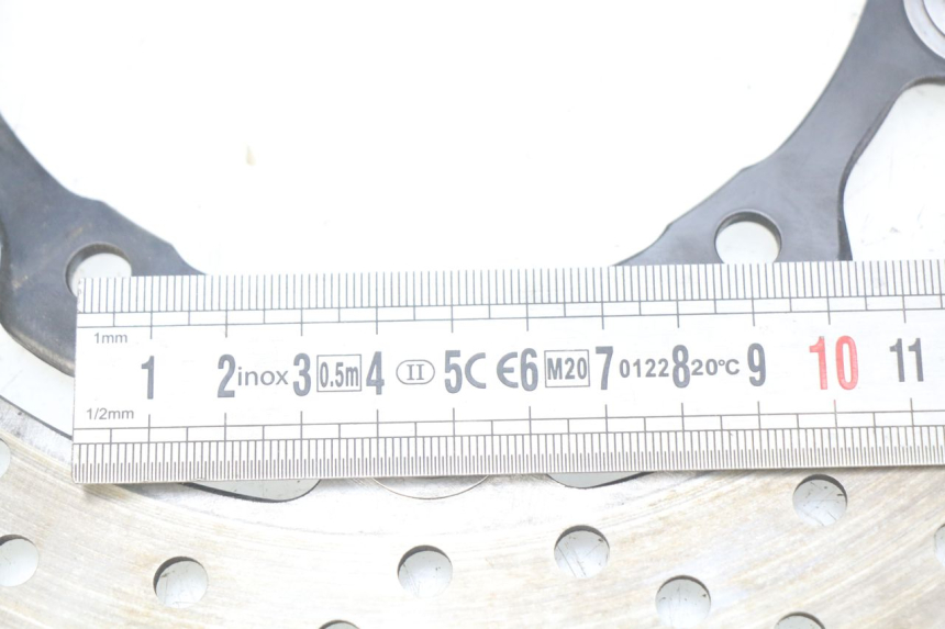 photo de DISQUE FREIN AVANT GAUCHE YAMAHA XP T-MAX TMAX ABS 530 (2012 - 2015) - Gros plan technique