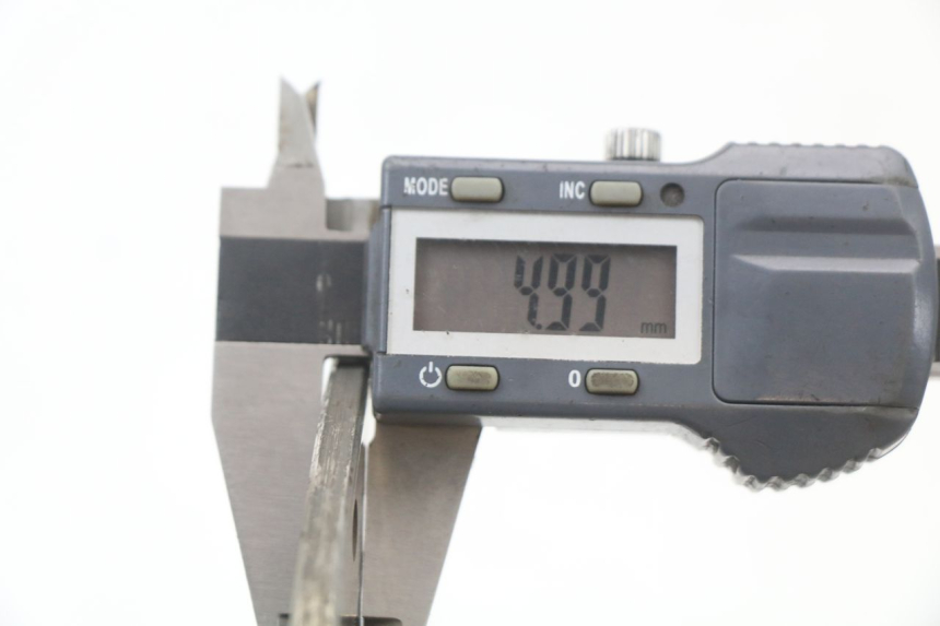 photo de DISQUE FREIN AVANT PEUGEOT GEOPOLIS RS 125 (2007 - 2009) - Gros plan technique