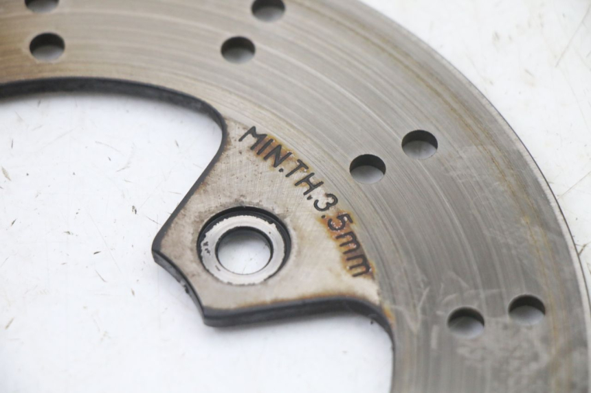 photo de DISQUE FREIN AVANT PEUGEOT KISBEE 2T 50 (2010 - 2017) - Gros plan technique