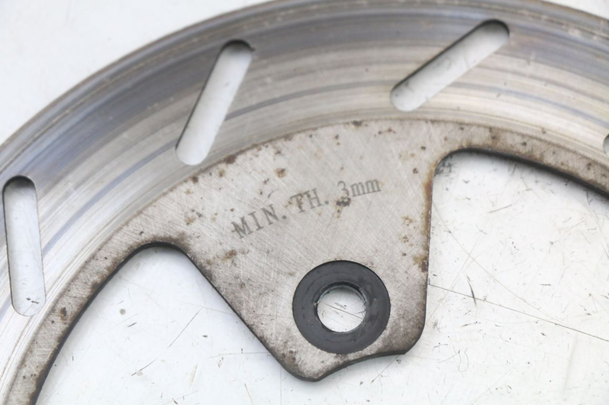 photo de DISQUE FREIN AVANT PEUGEOT DJANGO 125 (2014 - 2017) - Gros plan technique