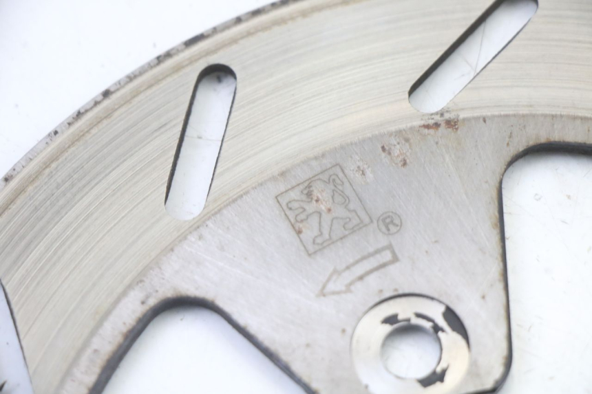 photo de DISQUE FREIN AVANT PEUGEOT VIVACITY 125 (2010 - 2017) - Gros plan technique
