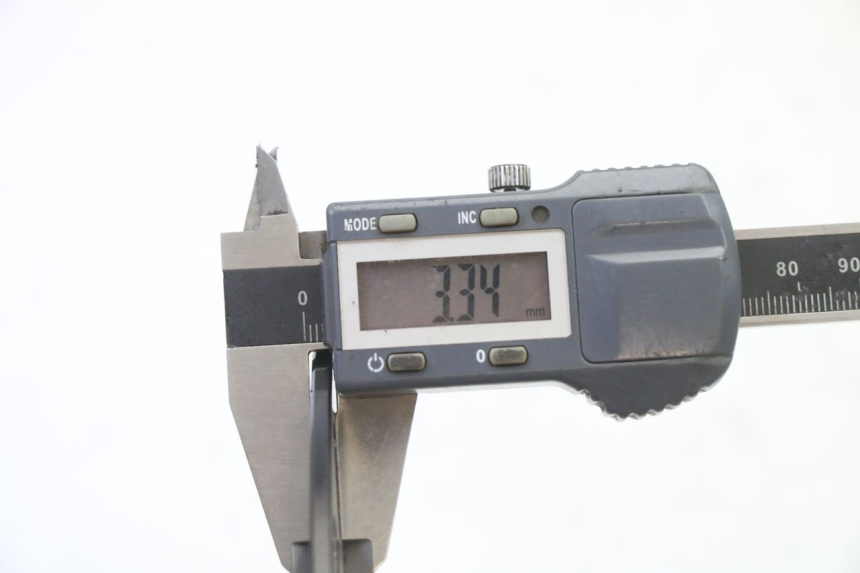 photo de DISQUE FREIN AVANT APOLLO RFZ 125 - Gros plan technique