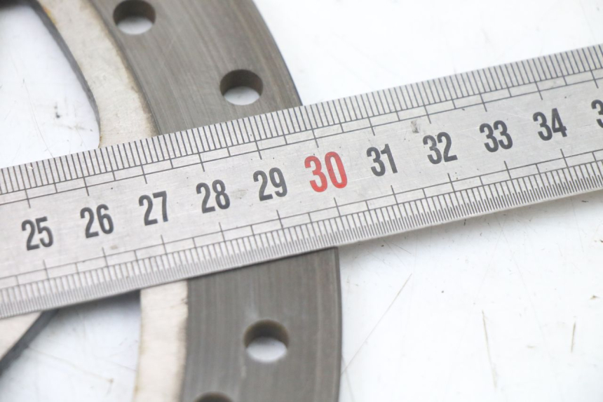 photo de DISQUE FREIN AVANT ROYAL ENFIELD HYMALAYAN 410 (2016 - 2023) - Gros plan technique