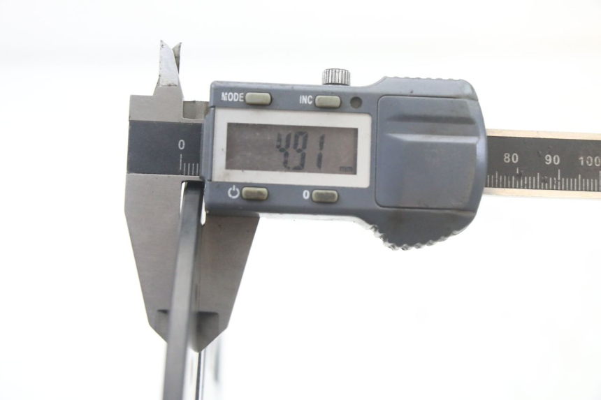 photo de DISQUE FREIN AVANT ROYAL ENFIELD HYMALAYAN 410 (2016 - 2023) - Points de fixation