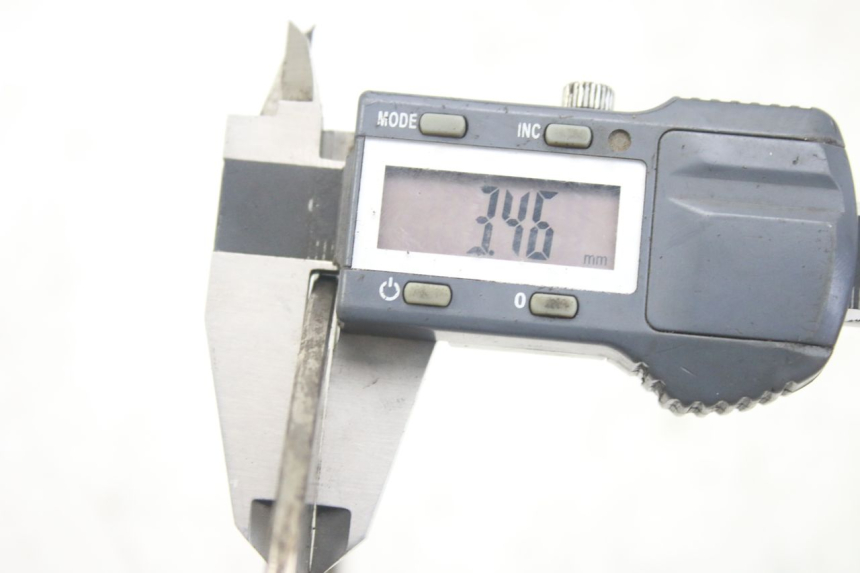 photo de DISQUE FREIN AVANT SUZUKI SMX SUPERMOTARD 50 (1996 - 2001) - Gros plan technique