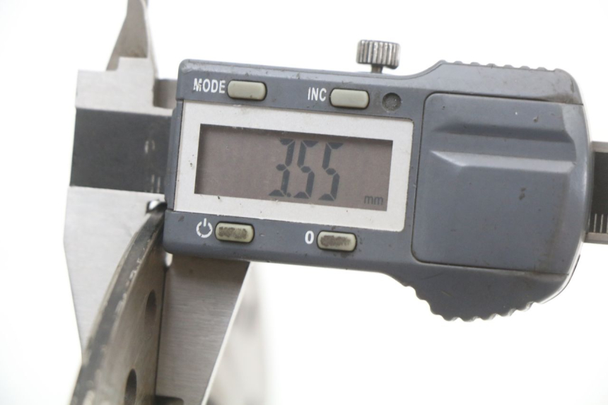 photo de DISQUE FREIN AVANT APRILIA SR CARB LC 2T 50 (2004 - 2012) - Gros plan technique