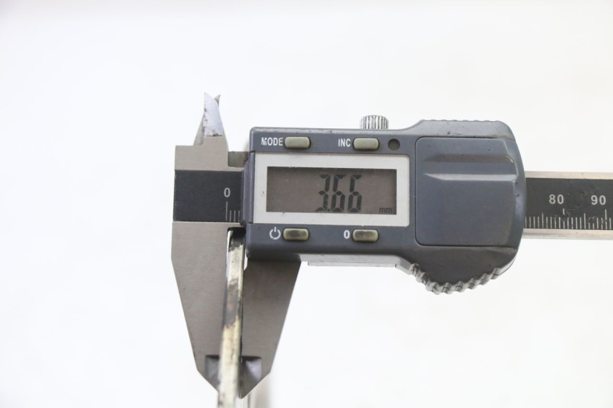 photo de DISQUE FREIN AVANT YAMAHA TDR DELTABOX 125 (1997 - 2003) - Gros plan technique