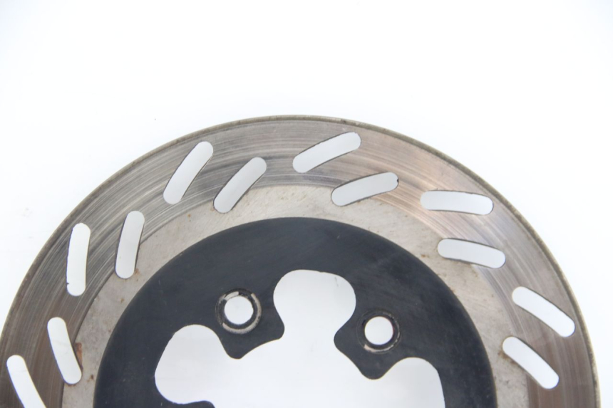 photo de DISQUE FREIN AVANT PEUGEOT TWEET 4T 50 (2010 - 2014) - Gros plan technique