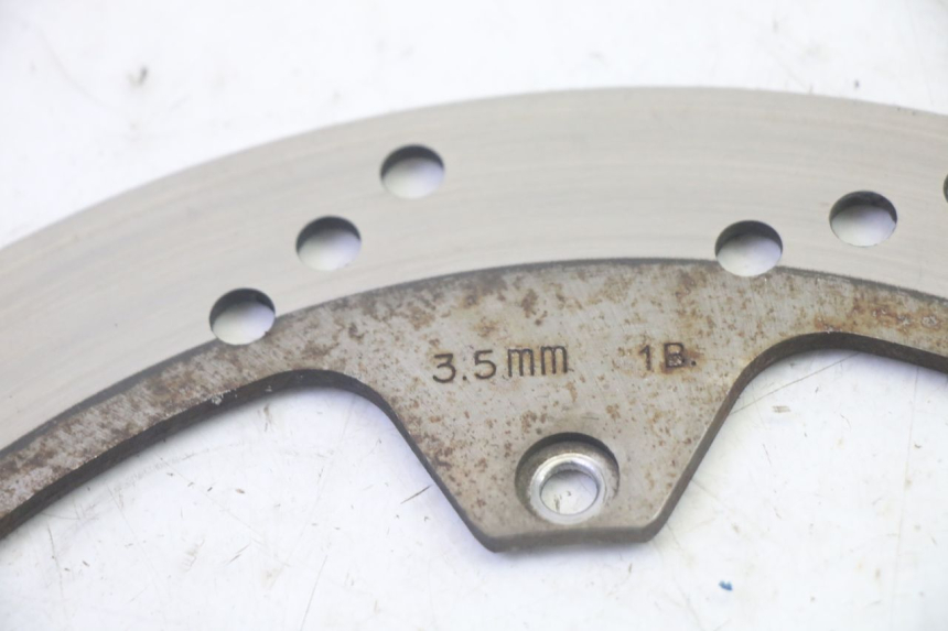 photo de DISQUE FREIN AVANT YAMAHA TZR 50 (2008 - 2016) - Gros plan technique