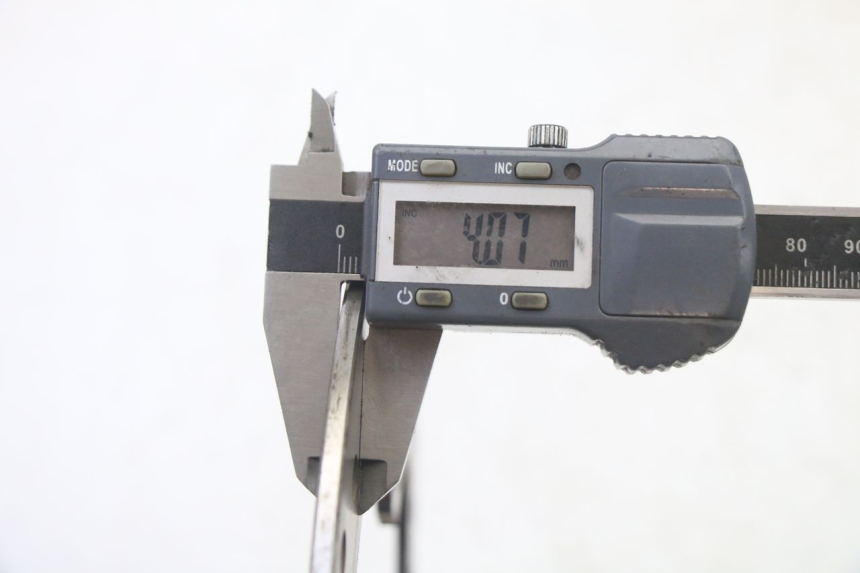 photo de DISQUE FREIN AVANT YAMAHA WHY 50 (1998 - 2000) - Gros plan technique