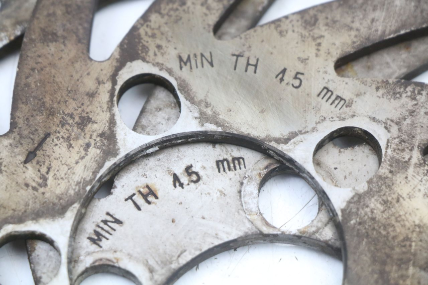 photo de DISQUE FREIN AVANT PIAGGIO X10 125 (2012 - 2017) - Gros plan technique