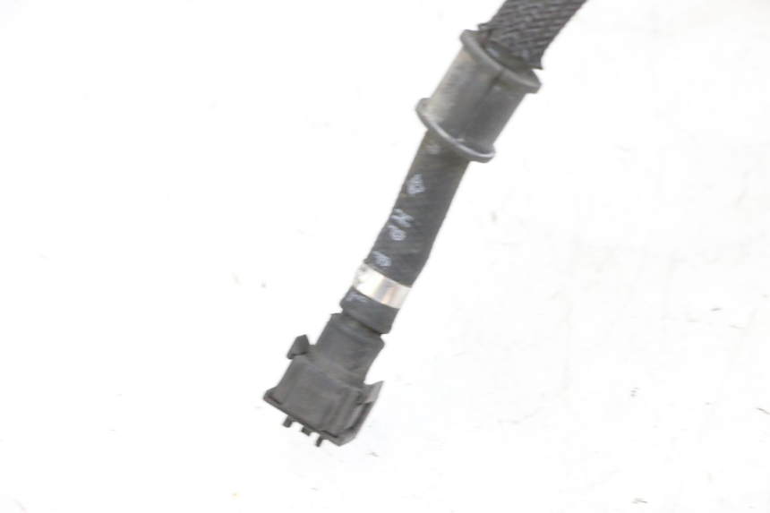 photo de DURITE INJECTEUR SUZUKI BURGMAN 125 (2007 - 2014) - Gros plan technique