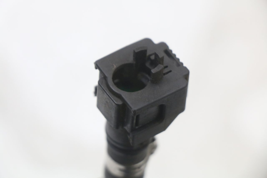 photo de DURITE INJECTEUR SUZUKI BURGMAN 125 (2018 - 2021) - Gros plan technique