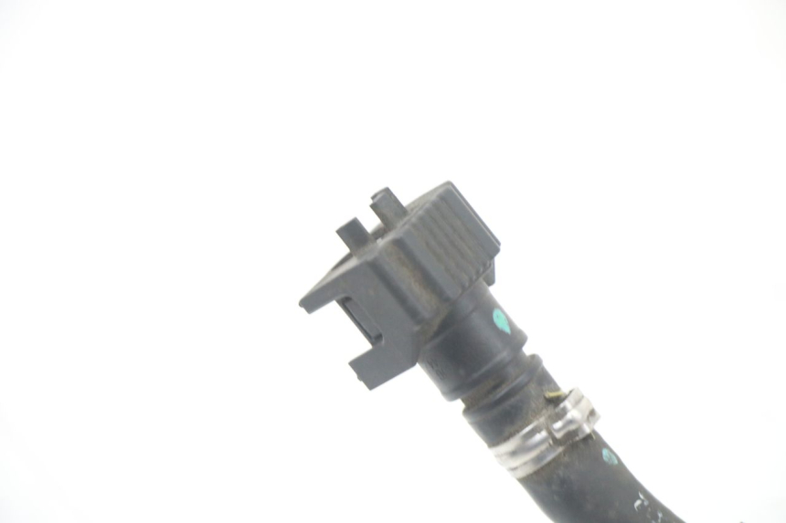 photo de DURITE INJECTEUR SUZUKI BURGMAN 125 (2018 - 2021) - Gros plan technique