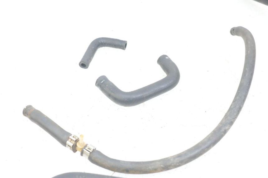 photo de DURITE RADIATEUR YAMAHA AEROX 2T 50 (2013 - 2017) - Points de fixation