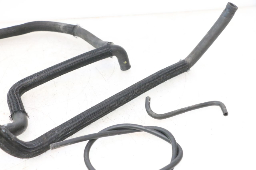 photo de DURITE RADIATEUR SUZUKI BURGMAN 125 (2007 - 2014) - Autre angle de vue