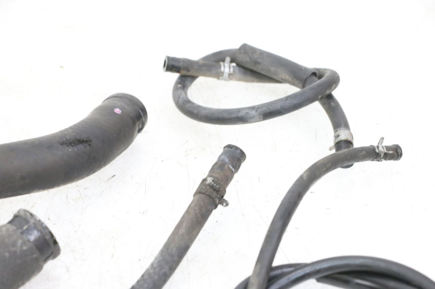 photo de DURITE RADIATEUR SUZUKI GSR 750 (2011 - 2017) - Gros plan technique