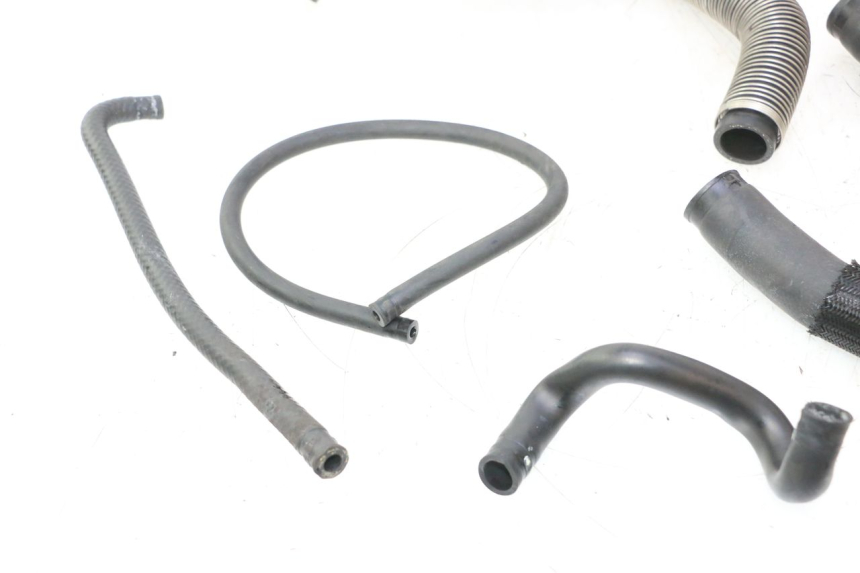 photo de DURITE RADIATEUR SUZUKI GSR 600 (2005 - 2012) - Gros plan technique