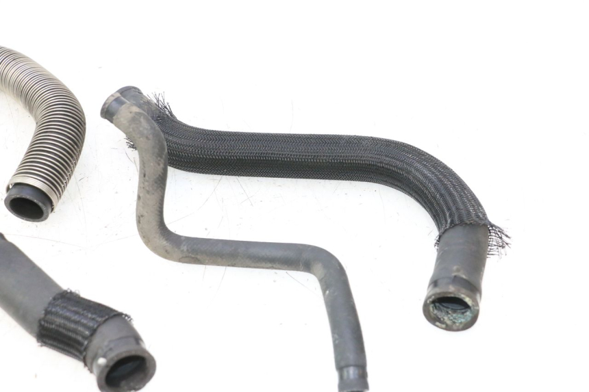 photo de DURITE RADIATEUR SUZUKI GSR 600 (2005 - 2012) - Points de fixation