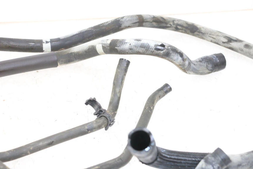 photo de DURITE RADIATEUR PIAGGIO MP3 HPE 350 (2018 - 2020) - Autre angle de vue