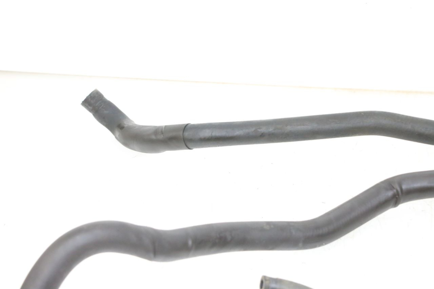 photo de DURITE RADIATEUR PIAGGIO MP3 HPE 350 (2018 - 2020) - Gros plan technique